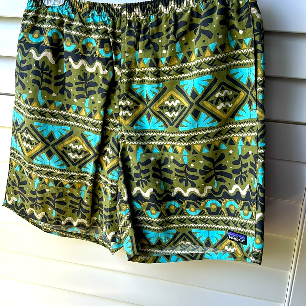Great pattern Patagonia new without tag hybrid shorts